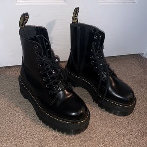 Dr.Marten black platform Jaden Boot